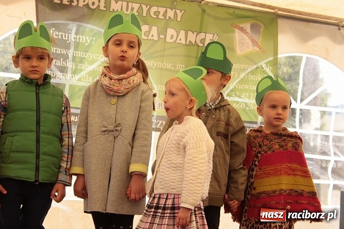 Zdjęcie w galerii na portalu naszraciborz.pl: Enigmatyczne kobiety Lou Bega na majówce? wiadomości z regionu