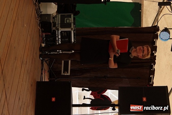 Zdjęcie w galerii na portalu naszraciborz.pl: Enigmatyczne kobiety Lou Bega na majówce? wiadomości z regionu