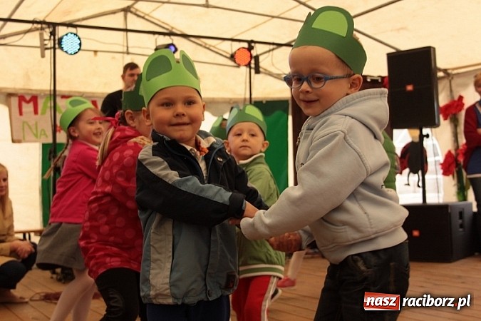 Zdjęcie w galerii na portalu naszraciborz.pl: Enigmatyczne kobiety Lou Bega na majówce? wiadomości z regionu