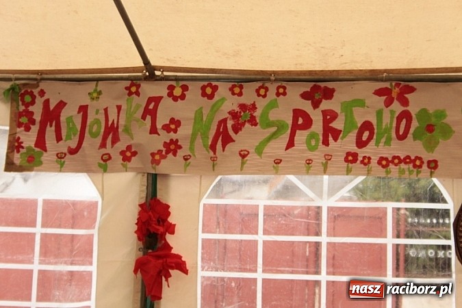 Zdjęcie w galerii na portalu naszraciborz.pl: Enigmatyczne kobiety Lou Bega na majówce? wiadomości z regionu