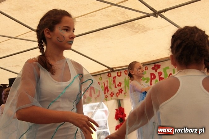 Zdjęcie w galerii na portalu naszraciborz.pl: Enigmatyczne kobiety Lou Bega na majówce? wiadomości z regionu