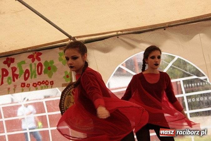 Zdjęcie w galerii na portalu naszraciborz.pl: Enigmatyczne kobiety Lou Bega na majówce? wiadomości z regionu