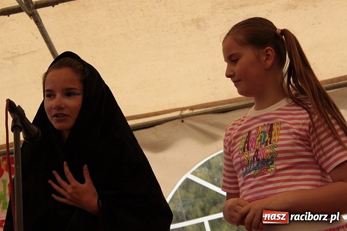 Zdjęcie w galerii na portalu naszraciborz.pl: Enigmatyczne kobiety Lou Bega na majówce? wiadomości z regionu