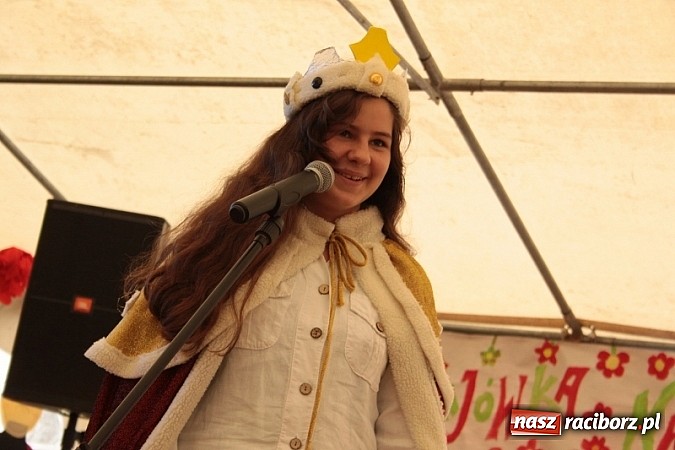 Zdjęcie w galerii na portalu naszraciborz.pl: Enigmatyczne kobiety Lou Bega na majówce? wiadomości z regionu