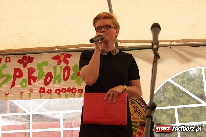 Zdjęcie w galerii na portalu naszraciborz.pl: Enigmatyczne kobiety Lou Bega na majówce? wiadomości z regionu