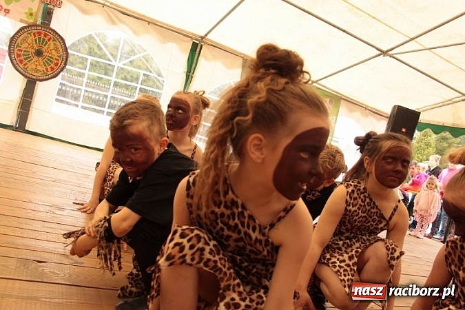 Zdjęcie w galerii na portalu naszraciborz.pl: Enigmatyczne kobiety Lou Bega na majówce? wiadomości z regionu