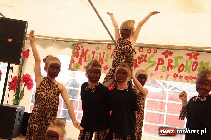 Zdjęcie w galerii na portalu naszraciborz.pl: Enigmatyczne kobiety Lou Bega na majówce? wiadomości z regionu