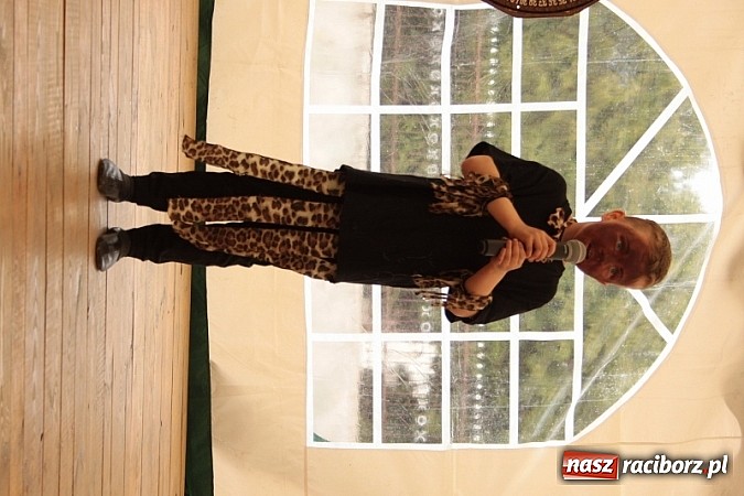 Zdjęcie w galerii na portalu naszraciborz.pl: Enigmatyczne kobiety Lou Bega na majówce? wiadomości z regionu