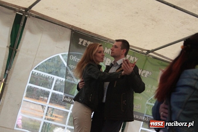 Zdjęcie w galerii na portalu naszraciborz.pl: Enigmatyczne kobiety Lou Bega na majówce? wiadomości z regionu