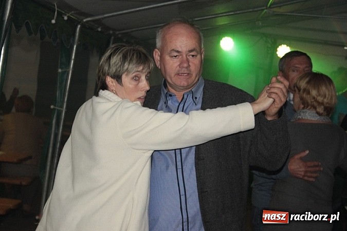 Zdjęcie w galerii na portalu naszraciborz.pl: Enigmatyczne kobiety Lou Bega na majówce? wiadomości z regionu