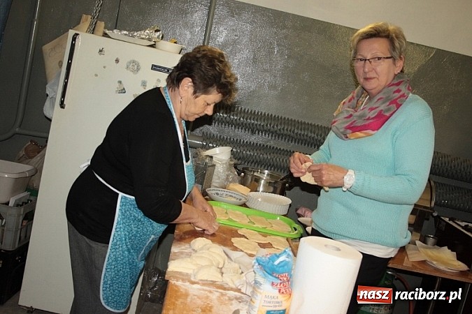 Zdjęcie w galerii na portalu naszraciborz.pl: Enigmatyczne kobiety Lou Bega na majówce? wiadomości z regionu