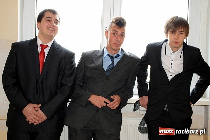 Zdjęcie w galerii na portalu naszraciborz.pl: Matura w kameralnym gronie w Zespole Szkół w Kietrzu  wiadomości z regionu