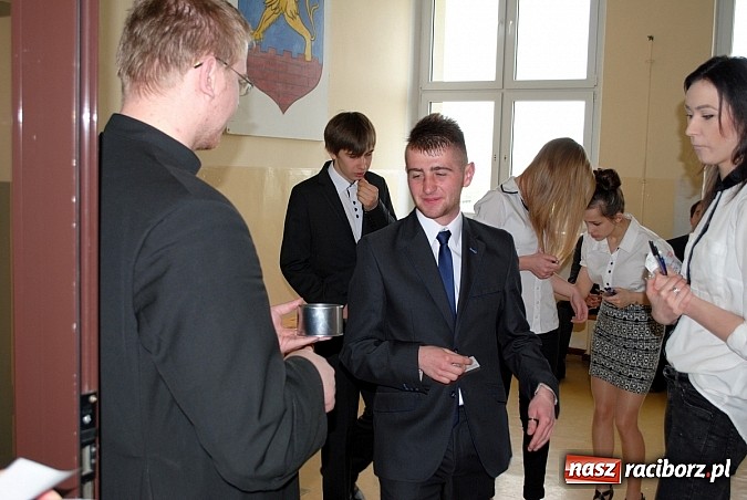 Zdjęcie w galerii na portalu naszraciborz.pl: Matura w kameralnym gronie w Zespole Szkół w Kietrzu  wiadomości z regionu