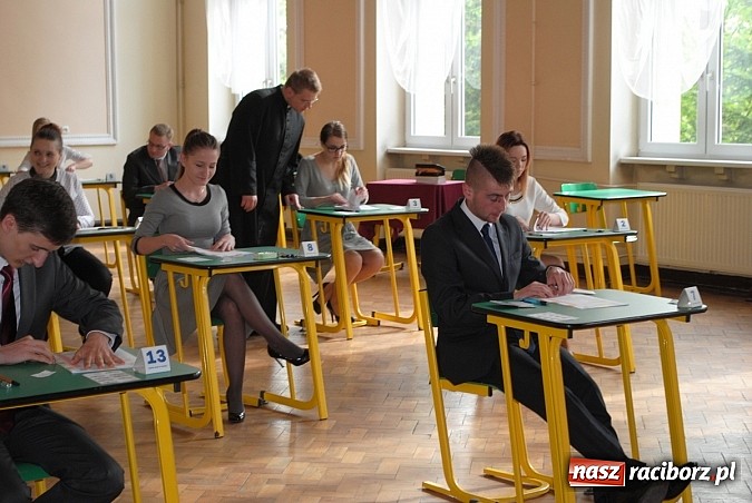 Zdjęcie w galerii na portalu naszraciborz.pl: Matura w kameralnym gronie w Zespole Szkół w Kietrzu  wiadomości z regionu