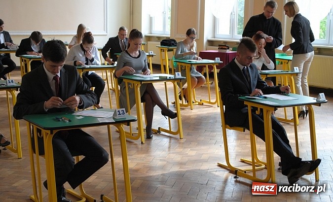 Zdjęcie w galerii na portalu naszraciborz.pl: Matura w kameralnym gronie w Zespole Szkół w Kietrzu  wiadomości z regionu