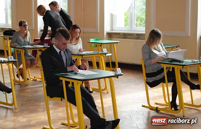 Zdjęcie w galerii na portalu naszraciborz.pl: Matura w kameralnym gronie w Zespole Szkół w Kietrzu  wiadomości z regionu
