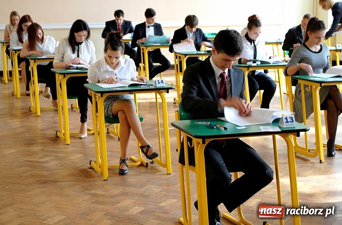 Zdjęcie w galerii na portalu naszraciborz.pl: Matura w kameralnym gronie w Zespole Szkół w Kietrzu  wiadomości z regionu