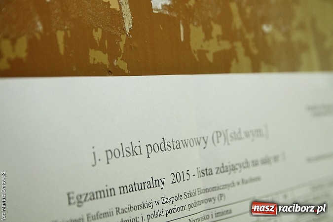Zdjęcie w galerii na portalu naszraciborz.pl: Ekonomik. Pierwsze koty za płoty - matura z polskiego zakończona wiadomości z regionu