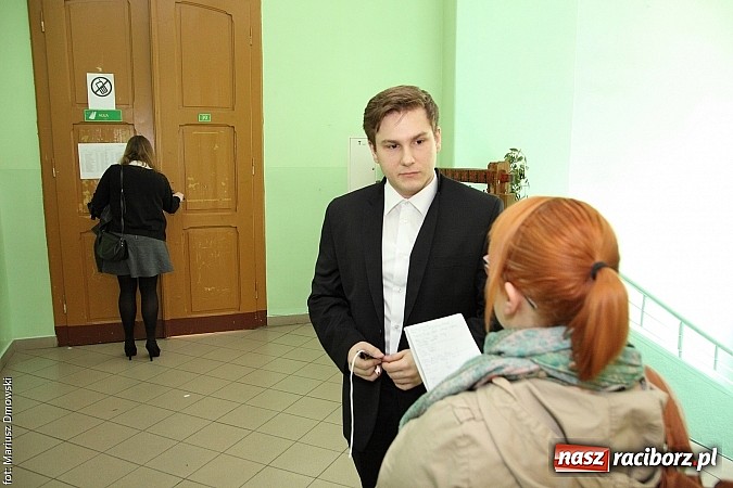 Zdjęcie w galerii na portalu naszraciborz.pl: Ekonomik. Pierwsze koty za płoty - matura z polskiego zakończona wiadomości z regionu