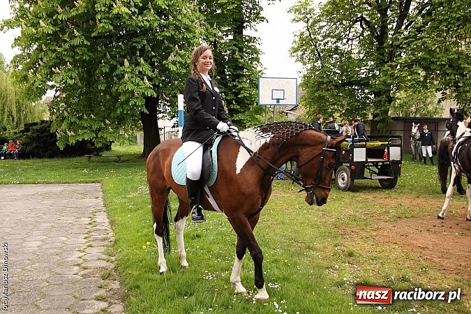 Zdjęcie w galerii na portalu naszraciborz.pl: W Pogrzebieniu 137. raz szli w procesji na św. Floriana. Prosili o ochronę przed gradem wiadomości z regionu