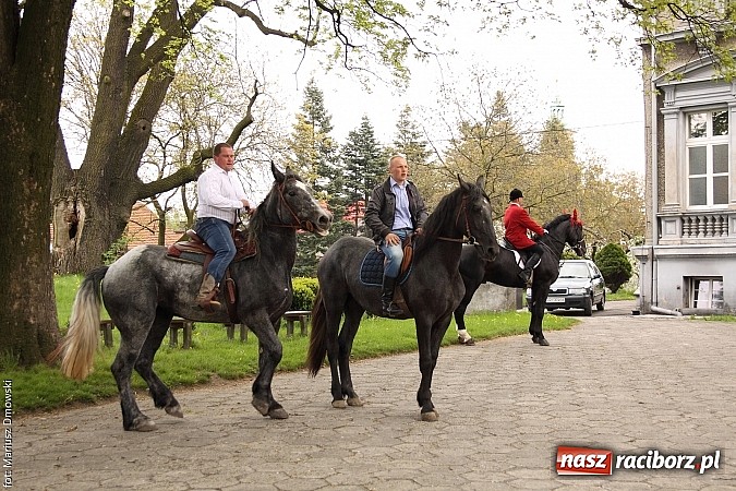 Zdjęcie w galerii na portalu naszraciborz.pl: W Pogrzebieniu 137. raz szli w procesji na św. Floriana. Prosili o ochronę przed gradem wiadomości z regionu