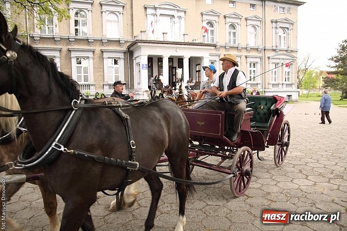 Zdjęcie w galerii na portalu naszraciborz.pl: W Pogrzebieniu 137. raz szli w procesji na św. Floriana. Prosili o ochronę przed gradem wiadomości z regionu