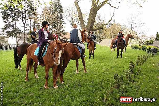 Zdjęcie w galerii na portalu naszraciborz.pl: W Pogrzebieniu 137. raz szli w procesji na św. Floriana. Prosili o ochronę przed gradem wiadomości z regionu