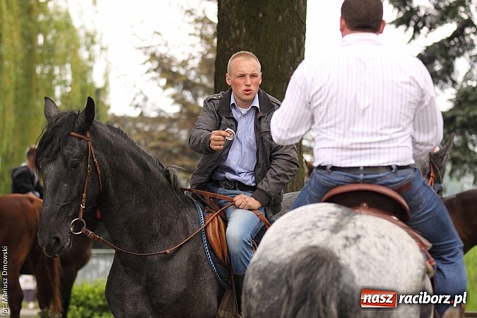 Zdjęcie w galerii na portalu naszraciborz.pl: W Pogrzebieniu 137. raz szli w procesji na św. Floriana. Prosili o ochronę przed gradem wiadomości z regionu