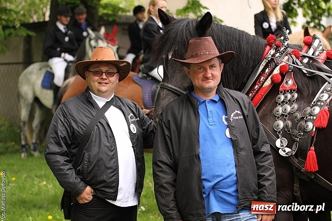 Zdjęcie w galerii na portalu naszraciborz.pl: W Pogrzebieniu 137. raz szli w procesji na św. Floriana. Prosili o ochronę przed gradem wiadomości z regionu