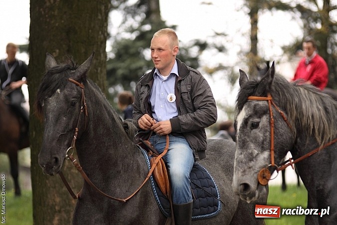 Zdjęcie w galerii na portalu naszraciborz.pl: W Pogrzebieniu 137. raz szli w procesji na św. Floriana. Prosili o ochronę przed gradem wiadomości z regionu