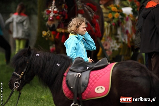 Zdjęcie w galerii na portalu naszraciborz.pl: W Pogrzebieniu 137. raz szli w procesji na św. Floriana. Prosili o ochronę przed gradem wiadomości z regionu