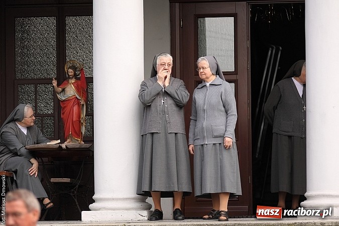 Zdjęcie w galerii na portalu naszraciborz.pl: W Pogrzebieniu 137. raz szli w procesji na św. Floriana. Prosili o ochronę przed gradem wiadomości z regionu