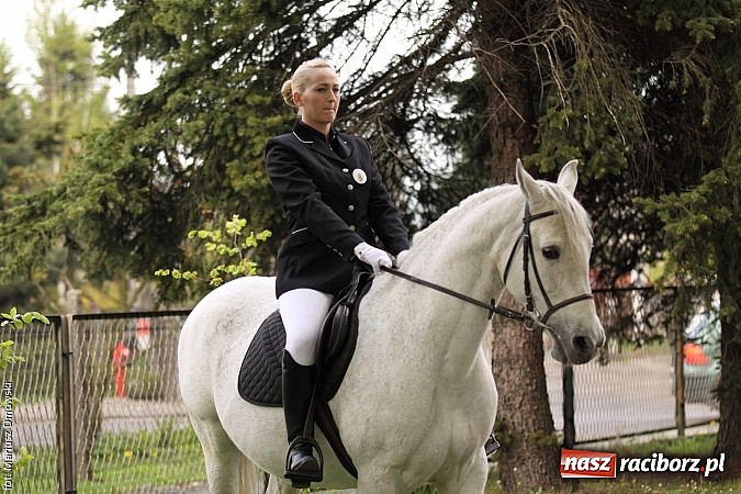 Zdjęcie w galerii na portalu naszraciborz.pl: W Pogrzebieniu 137. raz szli w procesji na św. Floriana. Prosili o ochronę przed gradem wiadomości z regionu