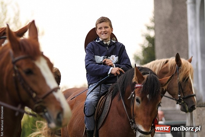 Zdjęcie w galerii na portalu naszraciborz.pl: W Pogrzebieniu 137. raz szli w procesji na św. Floriana. Prosili o ochronę przed gradem wiadomości z regionu