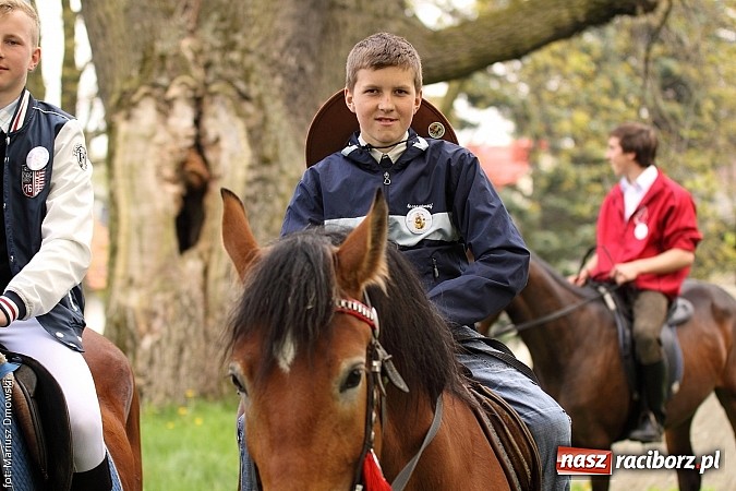 Zdjęcie w galerii na portalu naszraciborz.pl: W Pogrzebieniu 137. raz szli w procesji na św. Floriana. Prosili o ochronę przed gradem wiadomości z regionu