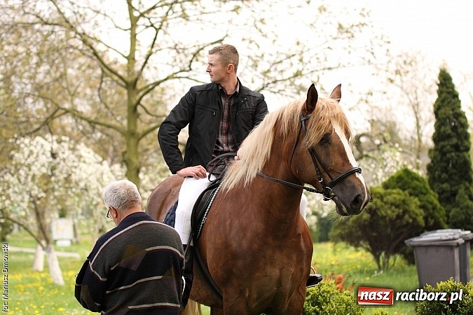 Zdjęcie w galerii na portalu naszraciborz.pl: W Pogrzebieniu 137. raz szli w procesji na św. Floriana. Prosili o ochronę przed gradem wiadomości z regionu