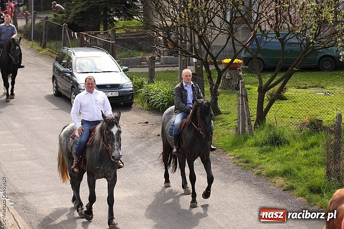 Zdjęcie w galerii na portalu naszraciborz.pl: W Pogrzebieniu 137. raz szli w procesji na św. Floriana. Prosili o ochronę przed gradem wiadomości z regionu