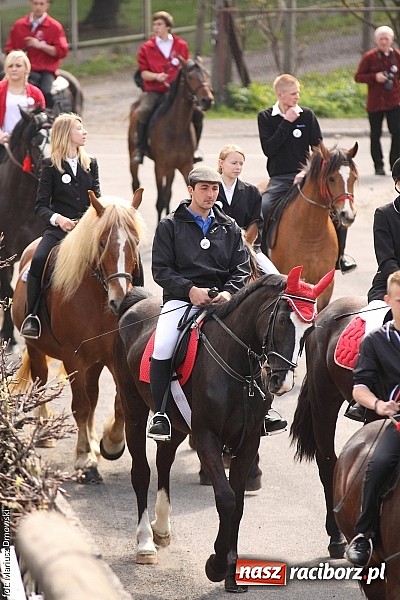 Zdjęcie w galerii na portalu naszraciborz.pl: W Pogrzebieniu 137. raz szli w procesji na św. Floriana. Prosili o ochronę przed gradem wiadomości z regionu