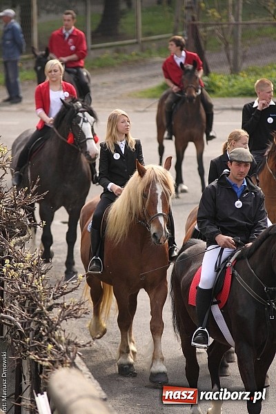 Zdjęcie w galerii na portalu naszraciborz.pl: W Pogrzebieniu 137. raz szli w procesji na św. Floriana. Prosili o ochronę przed gradem wiadomości z regionu