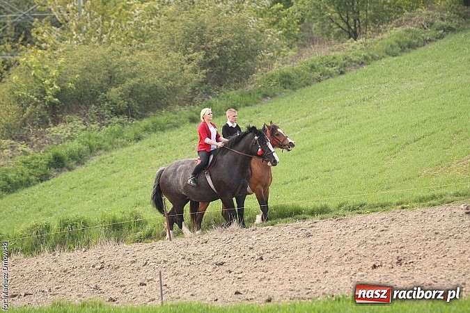 Zdjęcie w galerii na portalu naszraciborz.pl: W Pogrzebieniu 137. raz szli w procesji na św. Floriana. Prosili o ochronę przed gradem wiadomości z regionu