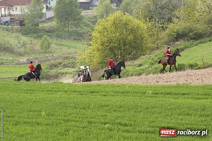 Zdjęcie w galerii na portalu naszraciborz.pl: W Pogrzebieniu 137. raz szli w procesji na św. Floriana. Prosili o ochronę przed gradem wiadomości z regionu