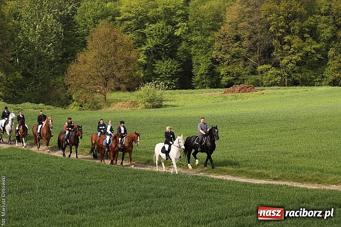 Zdjęcie w galerii na portalu naszraciborz.pl: W Pogrzebieniu 137. raz szli w procesji na św. Floriana. Prosili o ochronę przed gradem wiadomości z regionu