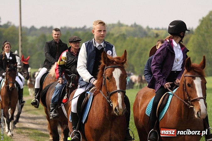 Zdjęcie w galerii na portalu naszraciborz.pl: W Pogrzebieniu 137. raz szli w procesji na św. Floriana. Prosili o ochronę przed gradem wiadomości z regionu