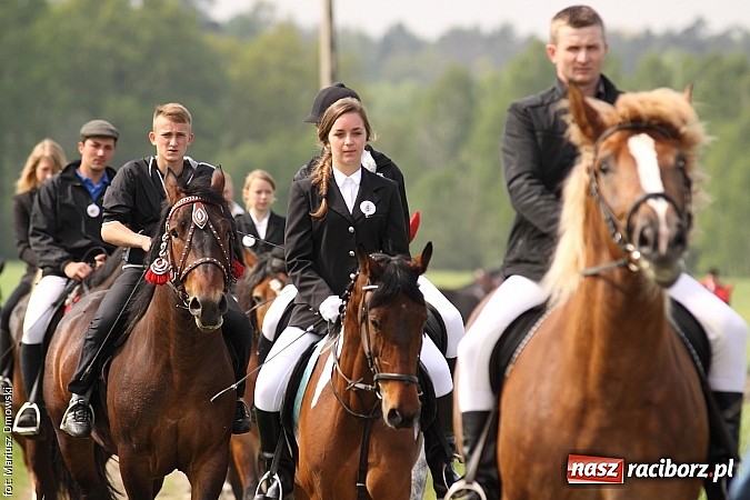 Zdjęcie w galerii na portalu naszraciborz.pl: W Pogrzebieniu 137. raz szli w procesji na św. Floriana. Prosili o ochronę przed gradem wiadomości z regionu
