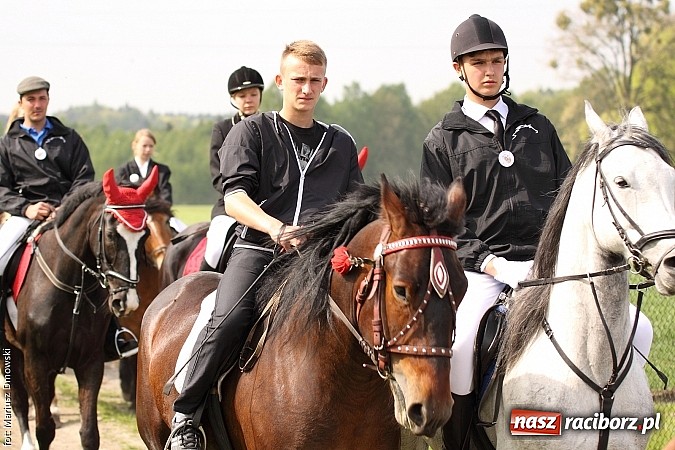 Zdjęcie w galerii na portalu naszraciborz.pl: W Pogrzebieniu 137. raz szli w procesji na św. Floriana. Prosili o ochronę przed gradem wiadomości z regionu