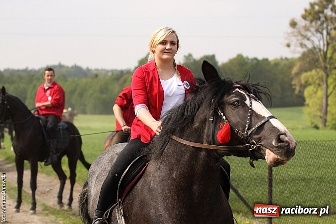 Zdjęcie w galerii na portalu naszraciborz.pl: W Pogrzebieniu 137. raz szli w procesji na św. Floriana. Prosili o ochronę przed gradem wiadomości z regionu