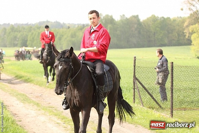 Zdjęcie w galerii na portalu naszraciborz.pl: W Pogrzebieniu 137. raz szli w procesji na św. Floriana. Prosili o ochronę przed gradem wiadomości z regionu