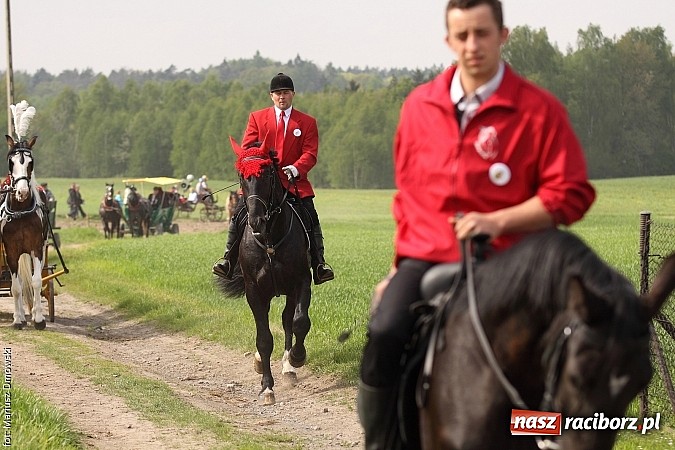 Zdjęcie w galerii na portalu naszraciborz.pl: W Pogrzebieniu 137. raz szli w procesji na św. Floriana. Prosili o ochronę przed gradem wiadomości z regionu
