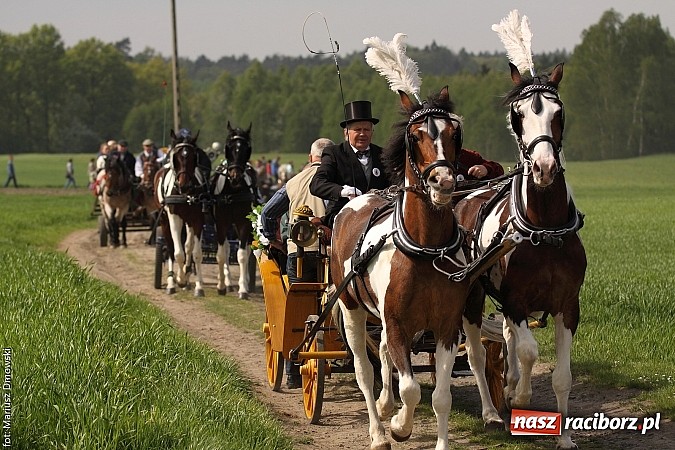 Zdjęcie w galerii na portalu naszraciborz.pl: W Pogrzebieniu 137. raz szli w procesji na św. Floriana. Prosili o ochronę przed gradem wiadomości z regionu