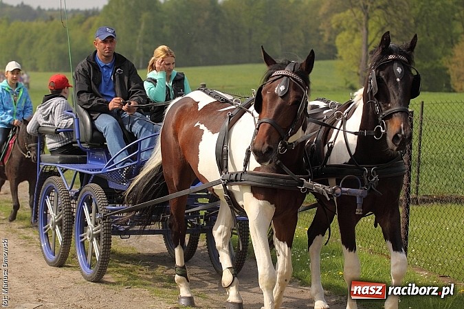 Zdjęcie w galerii na portalu naszraciborz.pl: W Pogrzebieniu 137. raz szli w procesji na św. Floriana. Prosili o ochronę przed gradem wiadomości z regionu